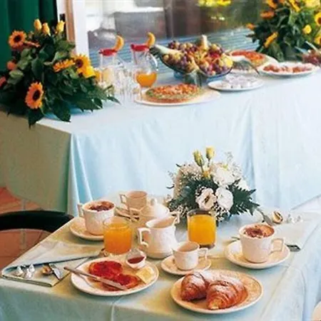 Hotel La Luna 3*
