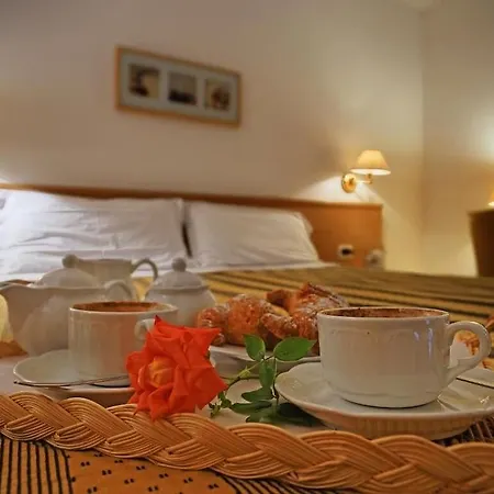 Hotel La Luna 3*