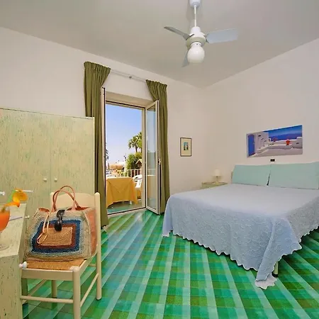 La Luna Hotel