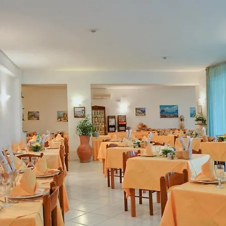 La Luna Hotel