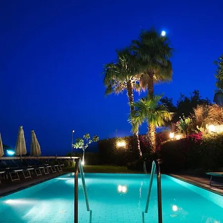 La Luna Hotel