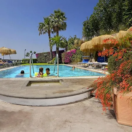 La Luna Hotel