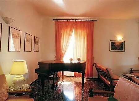La Luna Hotel