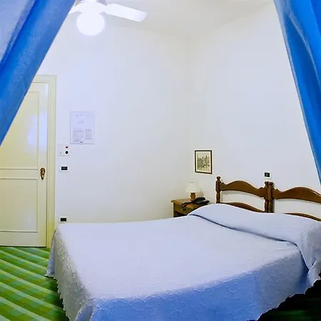 La Luna Hotel